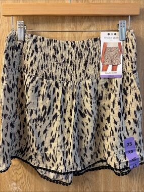 Three Dots Cream and Black Abstract Print Pom-Pom Shorts